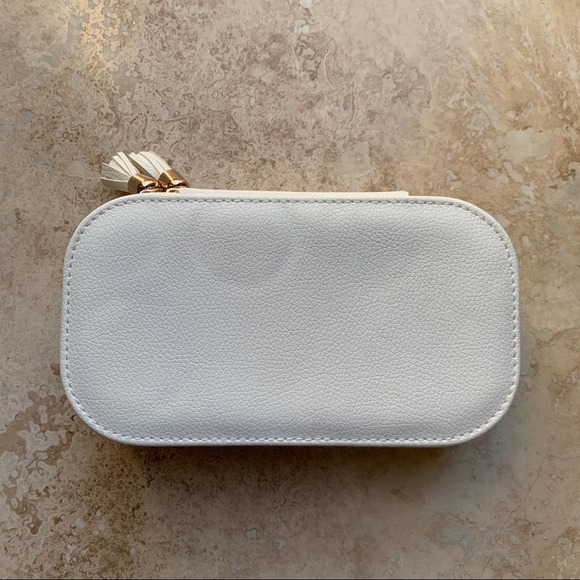 White jewelry holder case